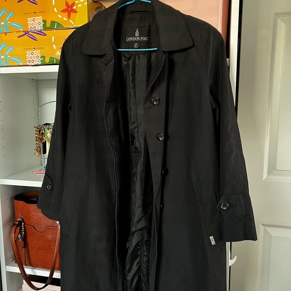 London fog, black soft material rain jacket - Picture 4 of 5